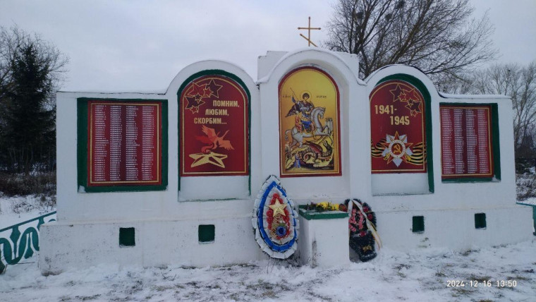 Уборка памятника воинам-землякам.